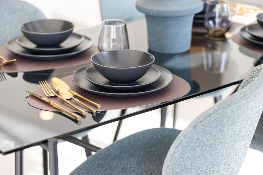 52nd Floor Unique 1 Bedroom