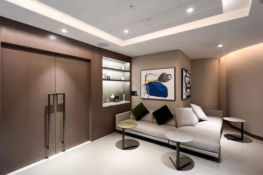 52nd Floor Unique 1 Bedroom