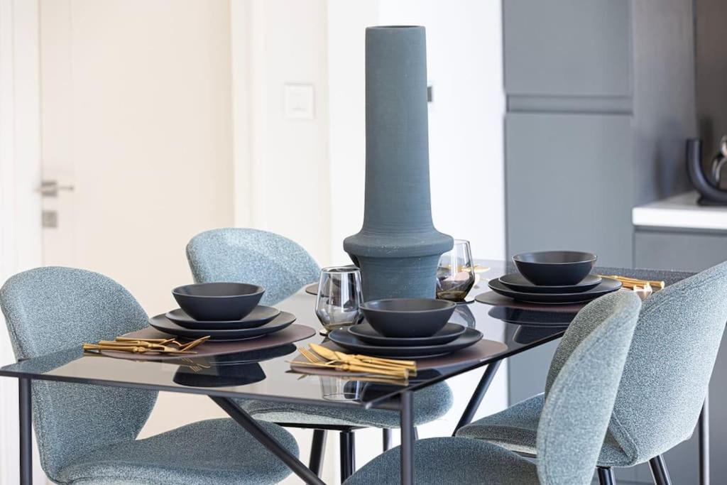 52nd Floor Unique 1 Bedroom