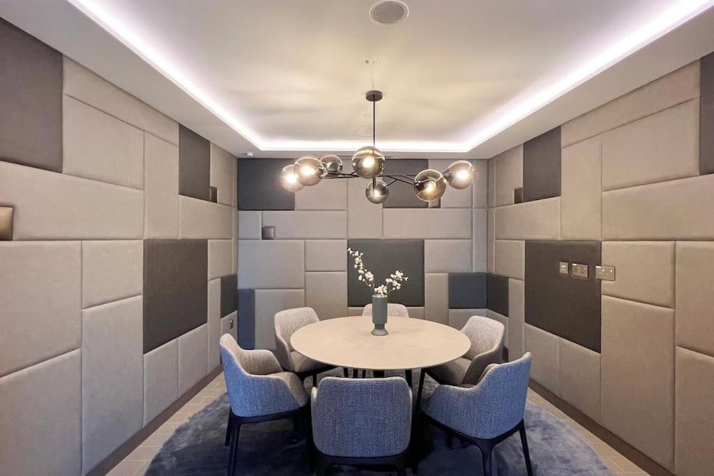 52nd Floor Unique 1 Bedroom