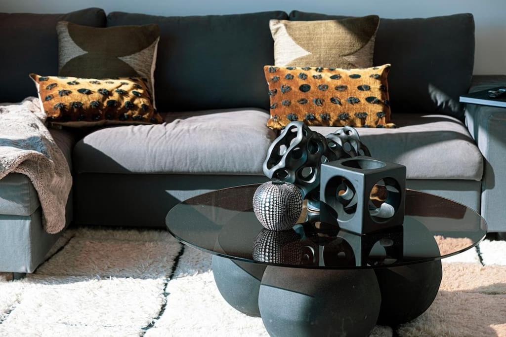 52nd Floor Unique 1 Bedroom