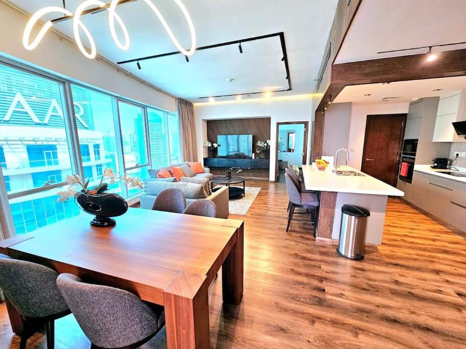 هتل آپگریدد 1بی‌آر این مارینا پرومند - Upgraded 1BR in Marina promenade