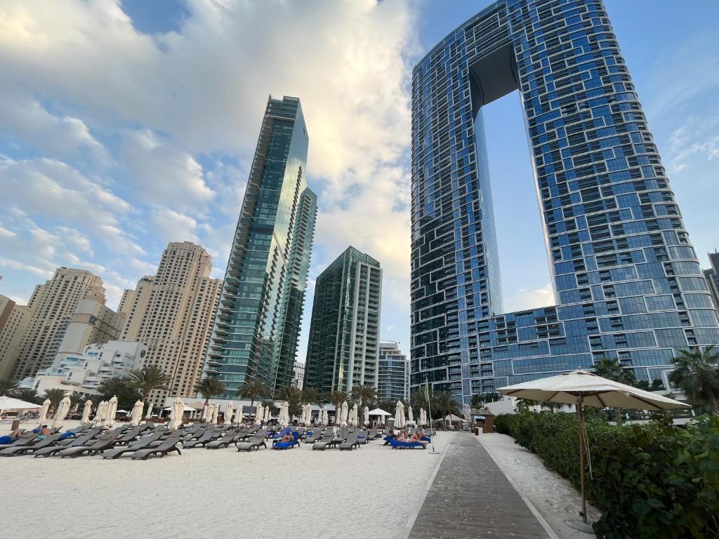 هتل تروفی - آدرس جی‌بی‌آر بیچ سوئیت ویت پرایوت بیچ اک‌سس - Trophy - Address JBR Beach Suite with Private Beach Access