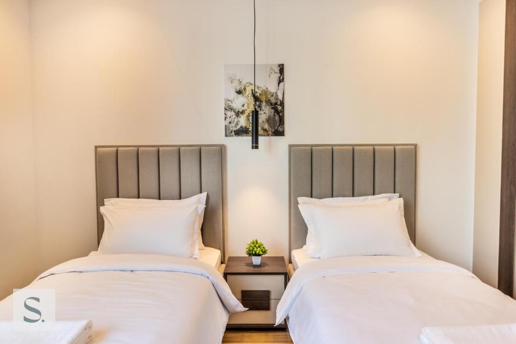 هتل ریلکسیگ ۲ بی‌دی‌آر آپت، لاج ترس، سوئیمینگ پُل - Relaxing 2 BDR Apt, Large Terrace, Swimming Pool
