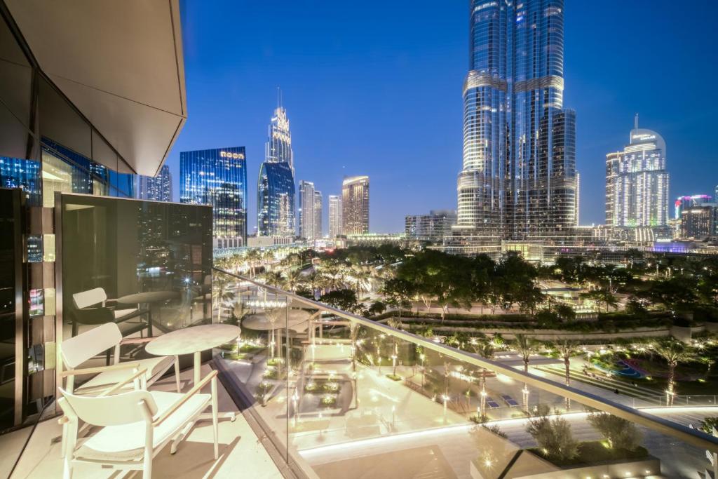 Luxury Minimalist Apartment With Spectacular City Views