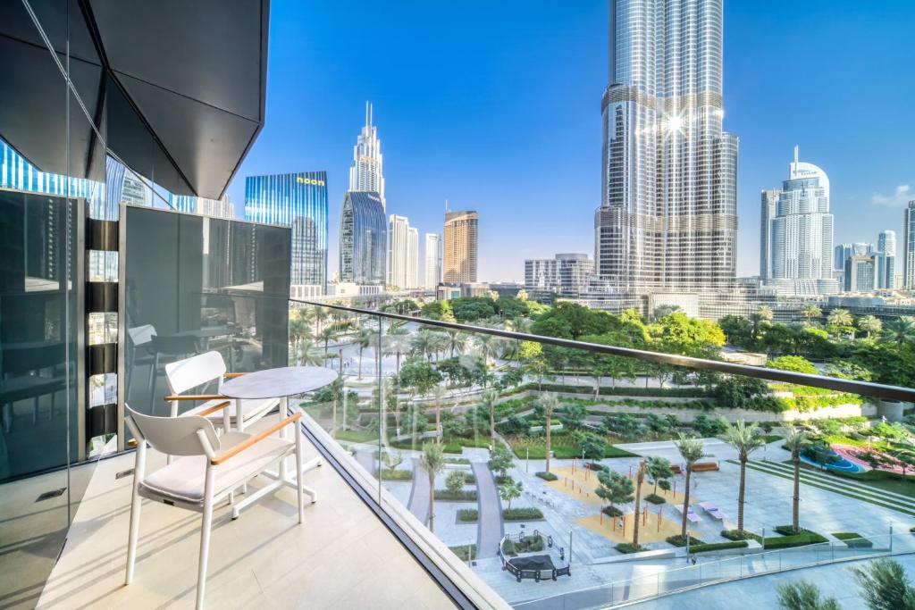 Luxury Minimalist Apartment With Spectacular City Views