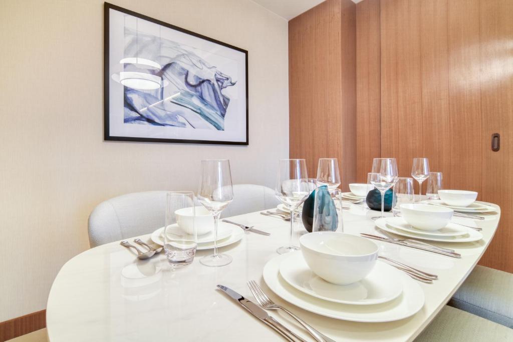 Luxury Minimalist Apartment With Spectacular City Views