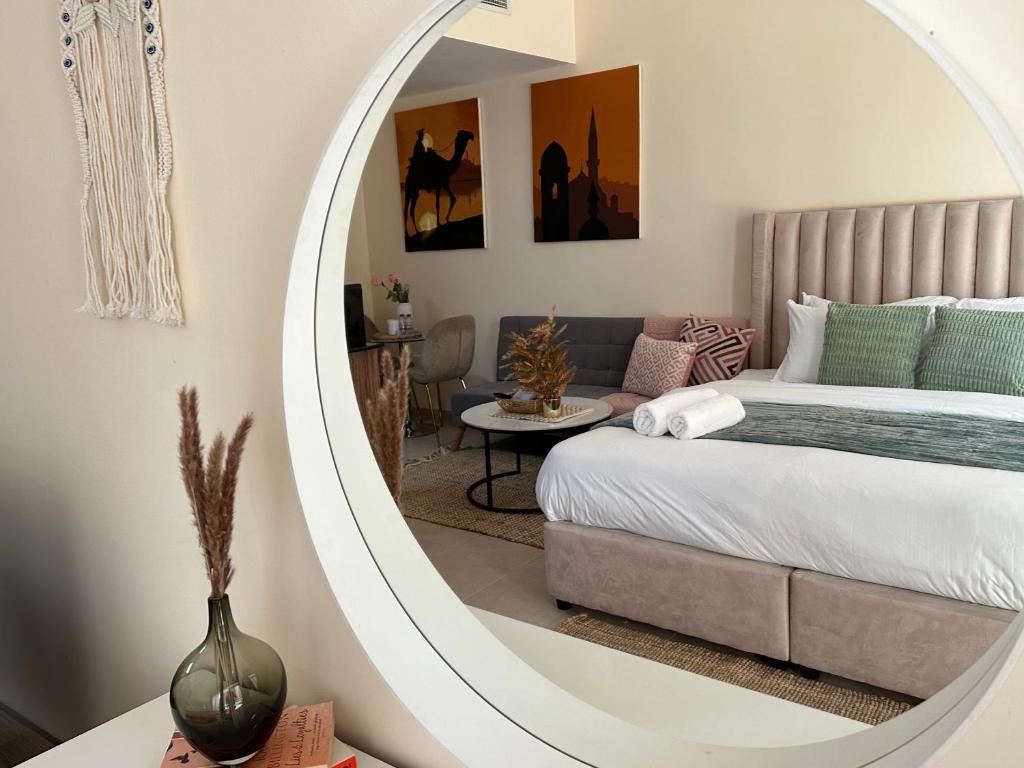 هتل سرویسد استودیو نیار برج خلیفه - Serviced Studio Near Burj Khalifa