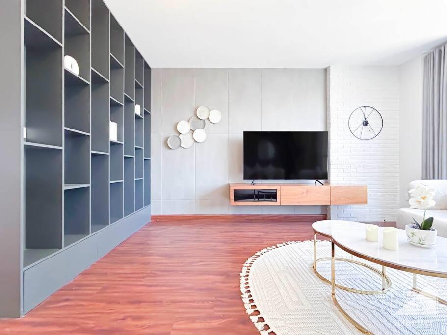 Luxury stay with incredible Views & Balcony Dubai JBR