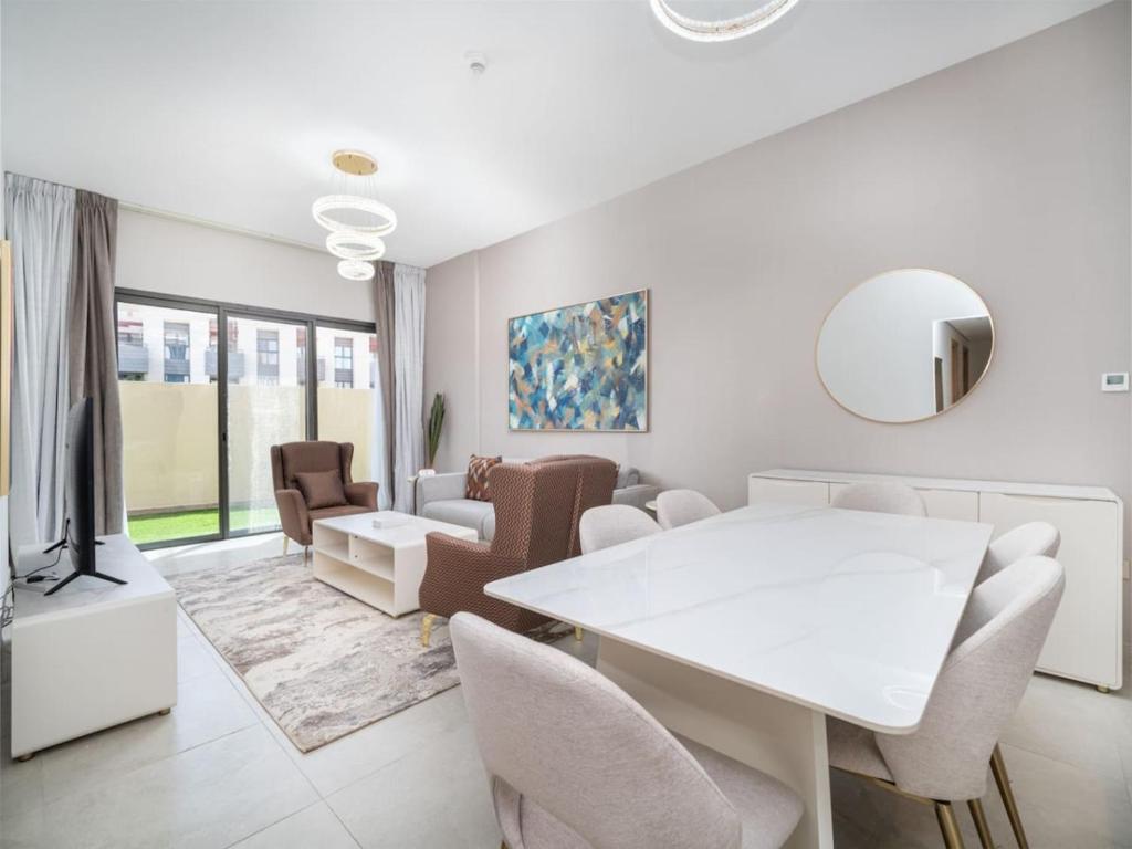 LUXFolio Retreats - Expansive Terrace