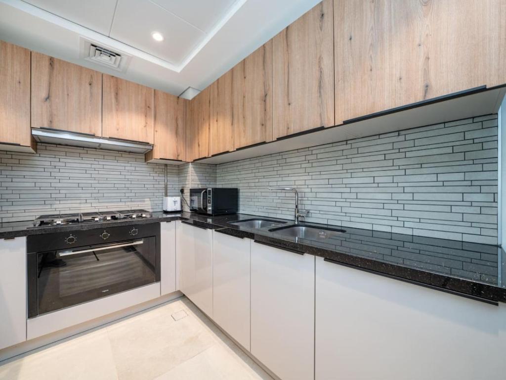 LUXFolio Retreats - Expansive Terrace