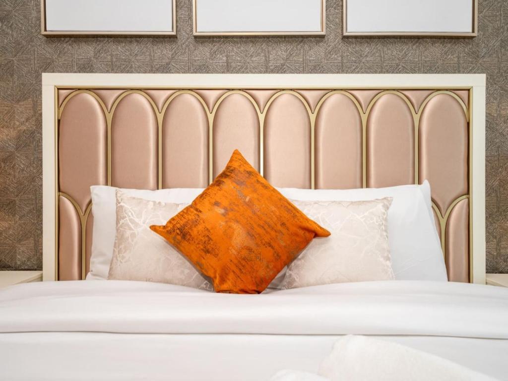 LUXFolio Retreats - Expansive Terrace