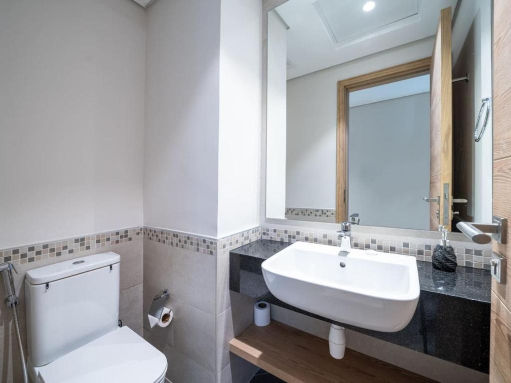 LUXFolio Retreats - Expansive Terrace