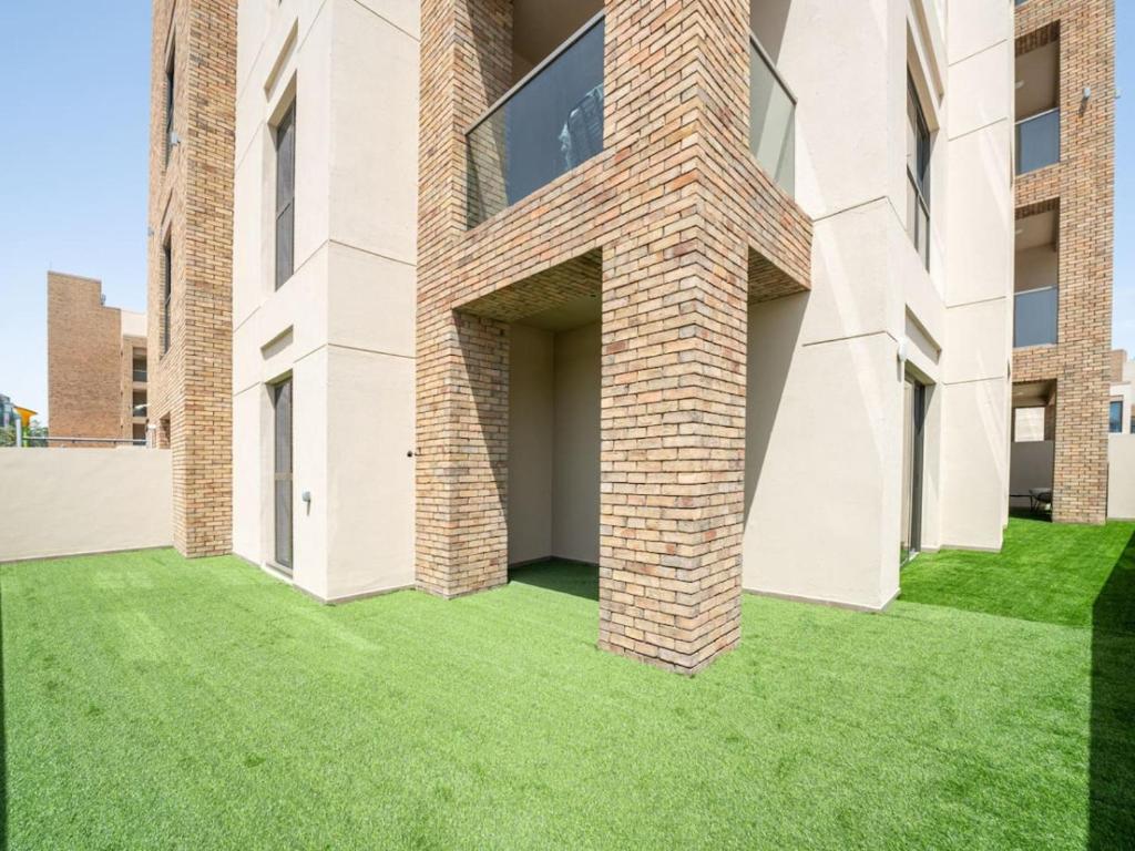 LUXFolio Retreats - Expansive Terrace