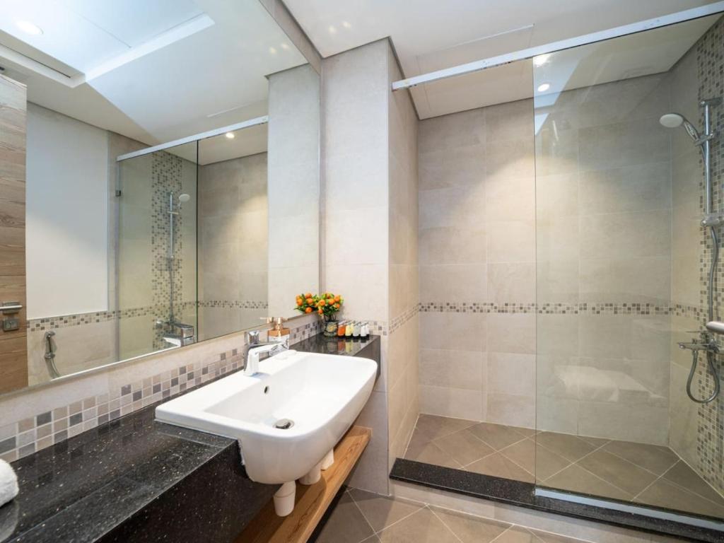 LUXFolio Retreats - Expansive Terrace