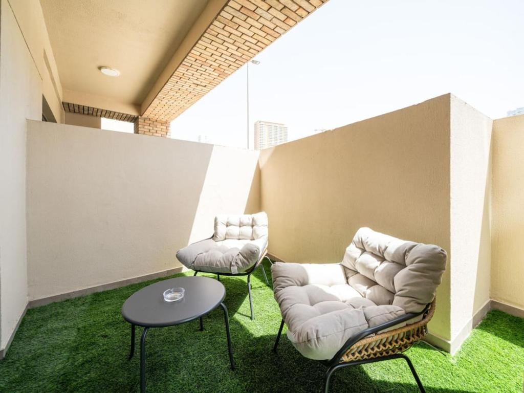 LUXFolio Retreats - Expansive Terrace