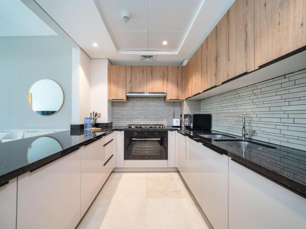 LUXFolio Retreats - Expansive Terrace