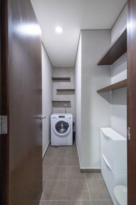 Elegant 2BR Apartment in Business Bay - Burj View - Gym & Pool