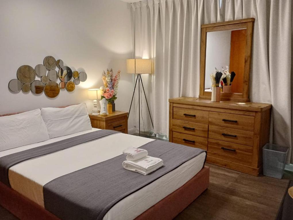 هتل پنت هاوس - مارینا اند سی ویوز - ۱۰ استپس فروم مترو RM 1F-2 - Penthouse - Marina & Sea Views-10 steps from Metro RM 1F-2