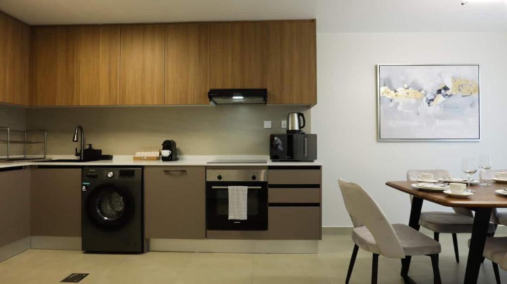 Exquisite 2-bedroom Apartment With Sea View