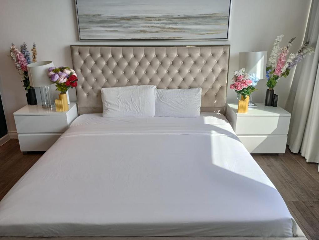هتل پنت هاوس - مارینا اند سی ویوز - ۱۰ استپس فروم مترو ۰۱ آر ام جی اف - Penthouse - Marina & Sea Views-10 steps from Metro 01 RM GF