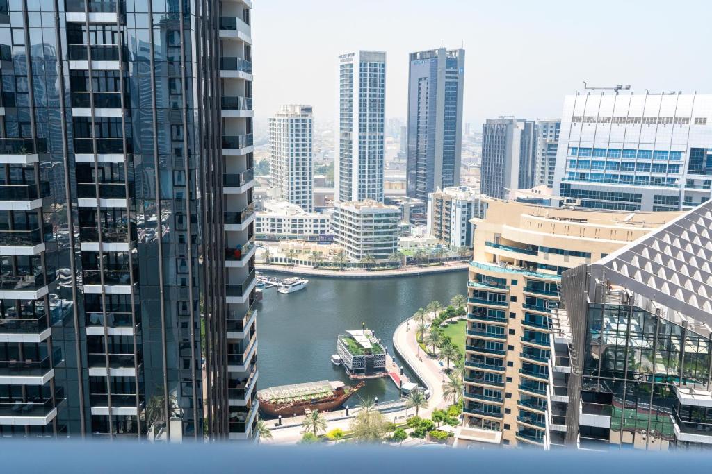 Lavish 2-Bedroom Home in Marina