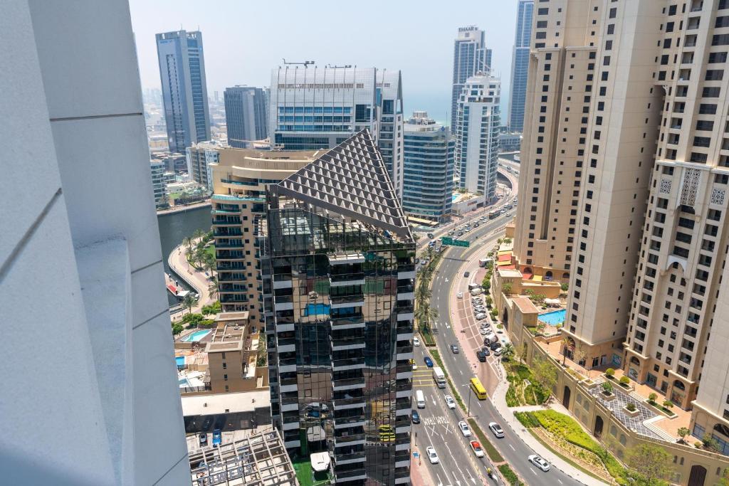 Lavish 2-Bedroom Home in Marina