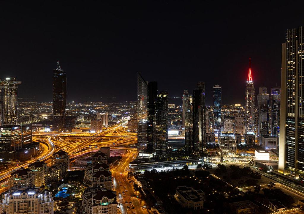 Luxury 2 BR Apartment, 5 Mins to Dubai Mall with Amazing view in DownTown Views 2