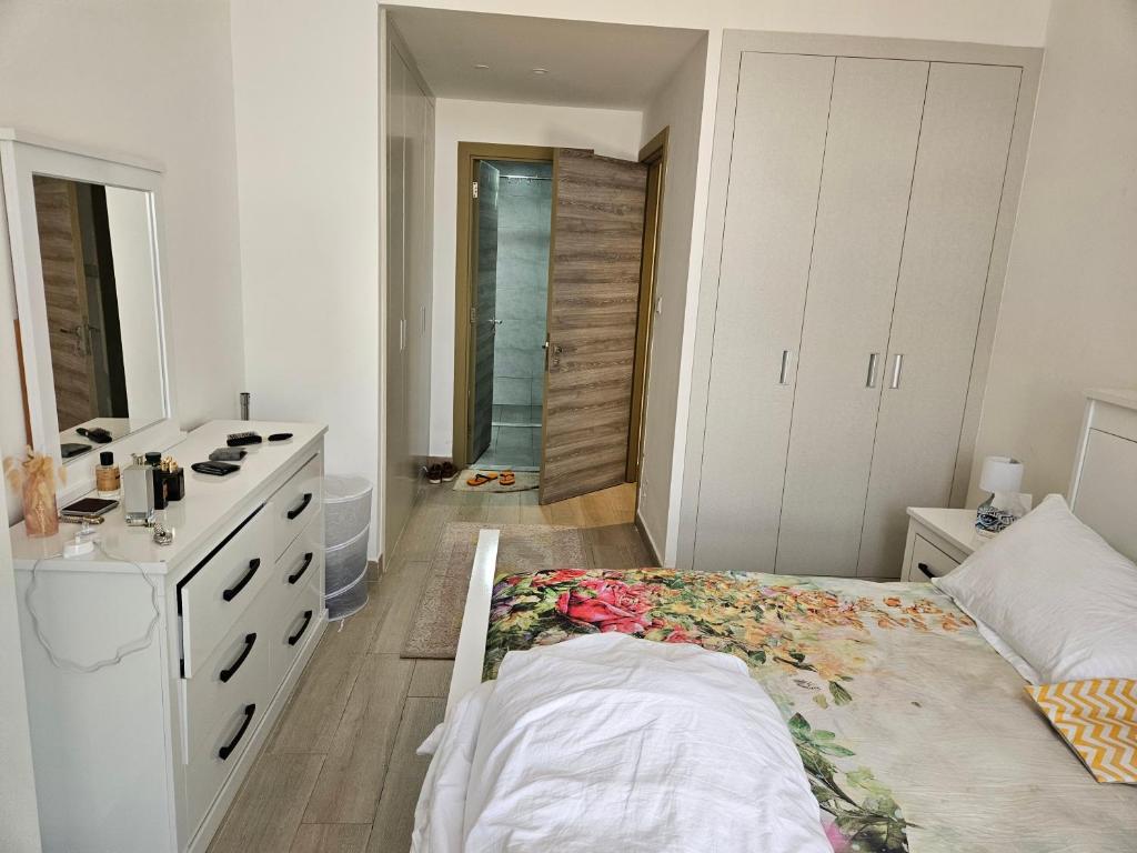 هتل ۱ بِد فُلی فرنیشد وِد اَتَچ بَث - 1 bed fully furnished with attach bath