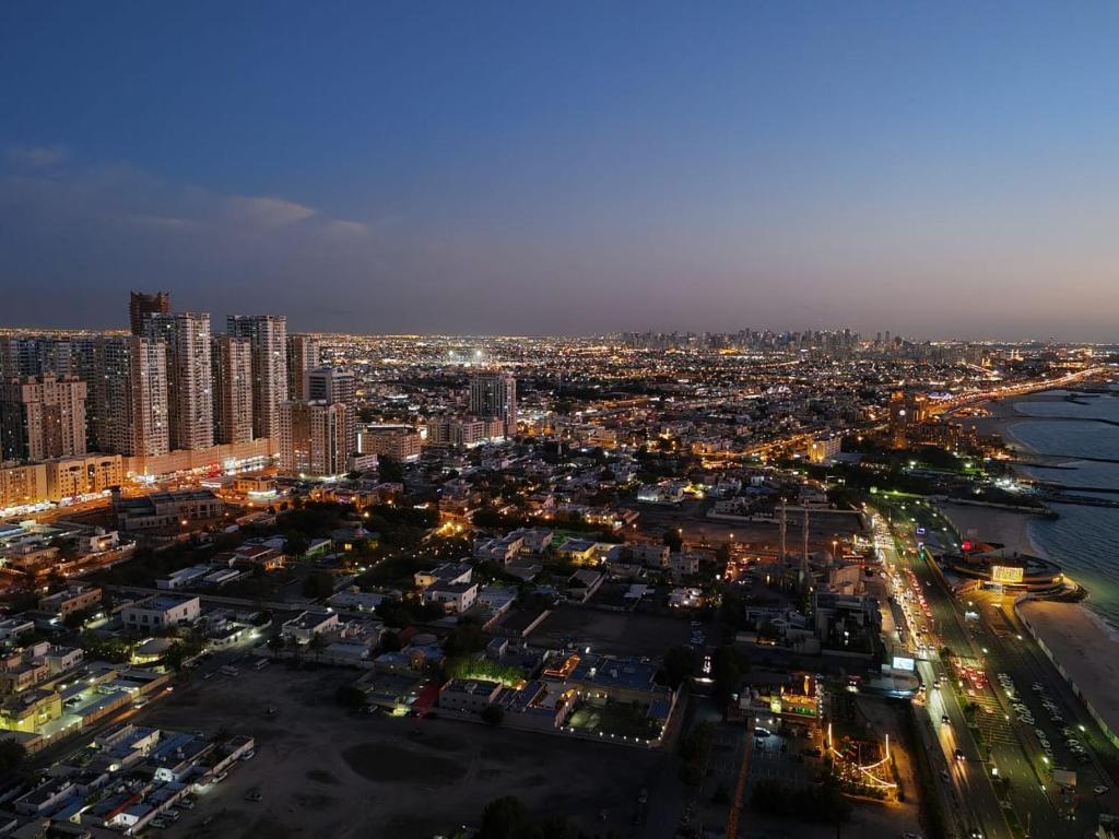 هتل کارنیش تاور - Corniche Tower