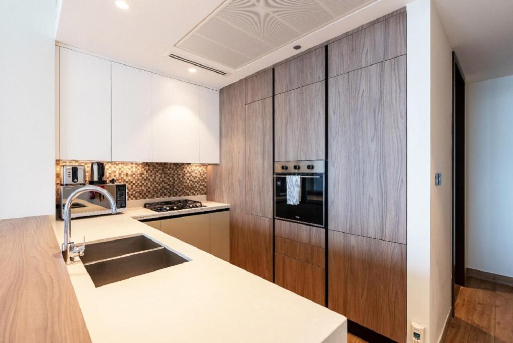 هتل کوستال کریست لیوینگ این بیچفرانت مارینا/ 1BHK - Coastal Crest Living in Beachfront Marina/ 1BHK