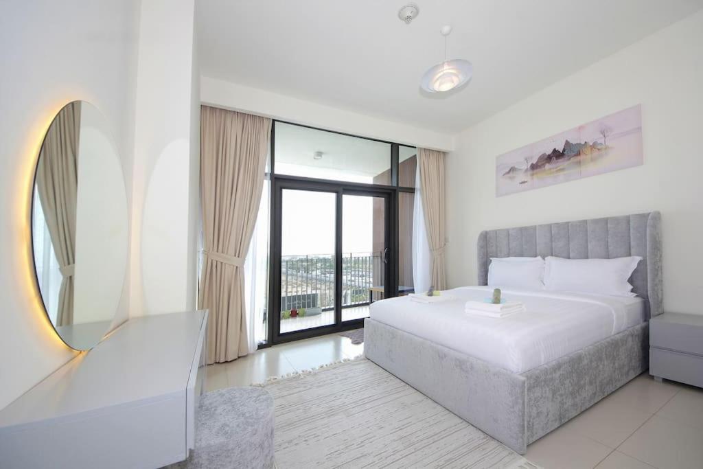 هتل دوبی هیلز دریمن اسپیشس 1 بی آر ویت بالکنی - Dubai Hills Dreamin Spacious 1BR with Balcony