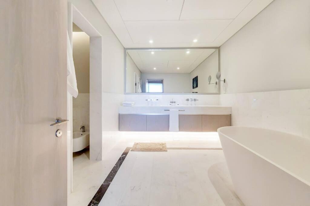 هتل اسپلندور 1 بی آر ویت برتھتیکینگ پالم ویوز - Splendor 1BR with Breathtaking Palm Views
