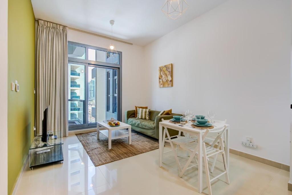 هتل تروفی - ریدینت رلم اسکیپس سوئیت این مارینا - Trophy - Radiant Realm Escapes Suite In Marina