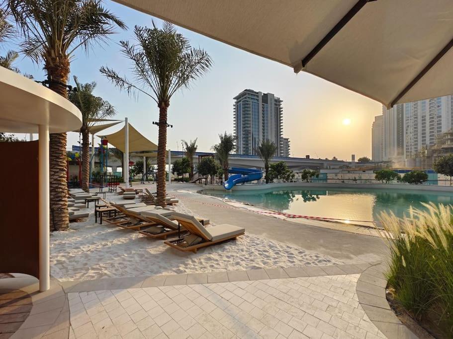 هتل راوشینگ ریتریت 2بی‌آر کریک بیچ لاکچری آباد - Ravishing Retreat 2BR Creek Beach Luxury Abode