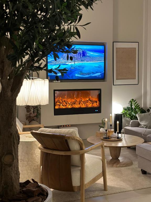 هتل ویشس لاکچری ویلا این فرانت آف بیچ Wishes Luxury villa in front of beach