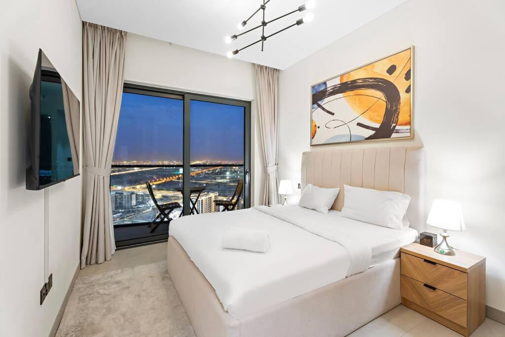 هتل فِرست کِلاَس ۱ بی آر سُفِستیکِیتِد سیتی لِوینگ - FIRST CLASS 1BR Sophisticated City Living