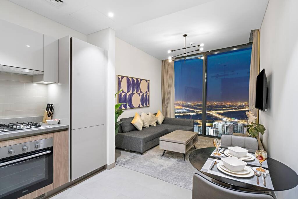 هتل فرست کلس 1BR راستیک ویت مودرن کامفورت - FIRST CLASS 1BR Rustic with Modern Comfort