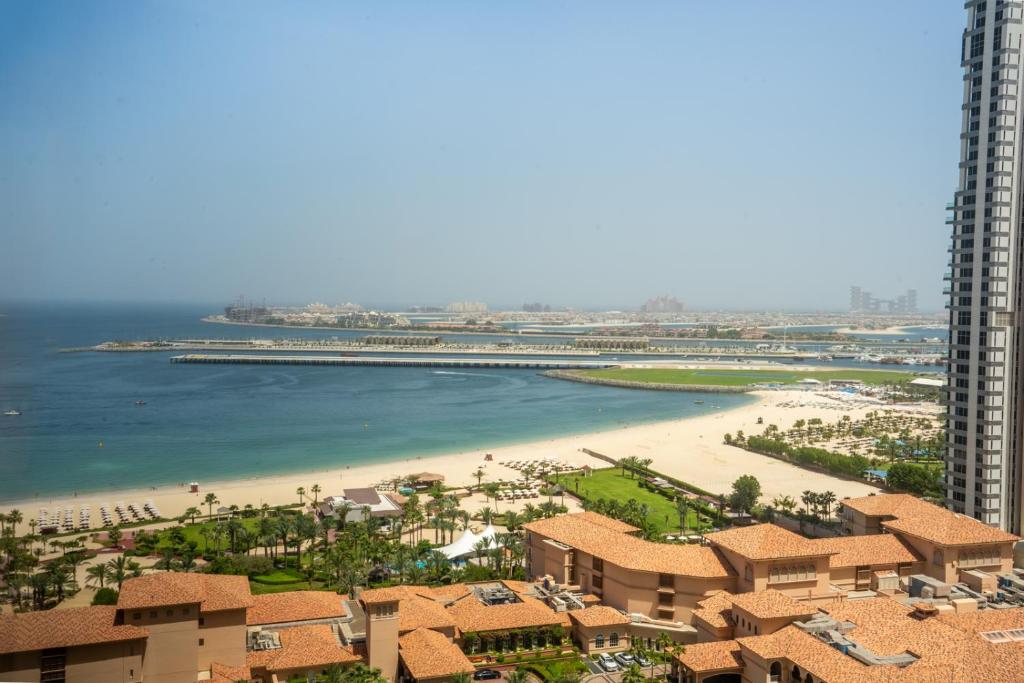 هتل RH- وُک اوِی فرام جی بی آر بیچ، کامفرتِبل ۰۲ بی آر - RH- Walk away from JBR Beach, Comfortable 02BR