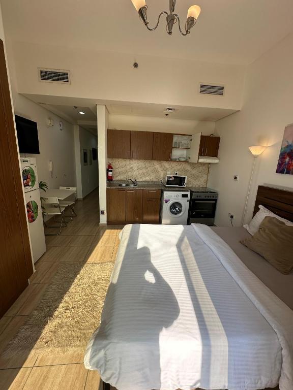 هتل آپارتمن و استودیوها آویلیبل این دبی برج صباح بیلدینگ - Apartment and studios available in Dubai Burj Sabah building