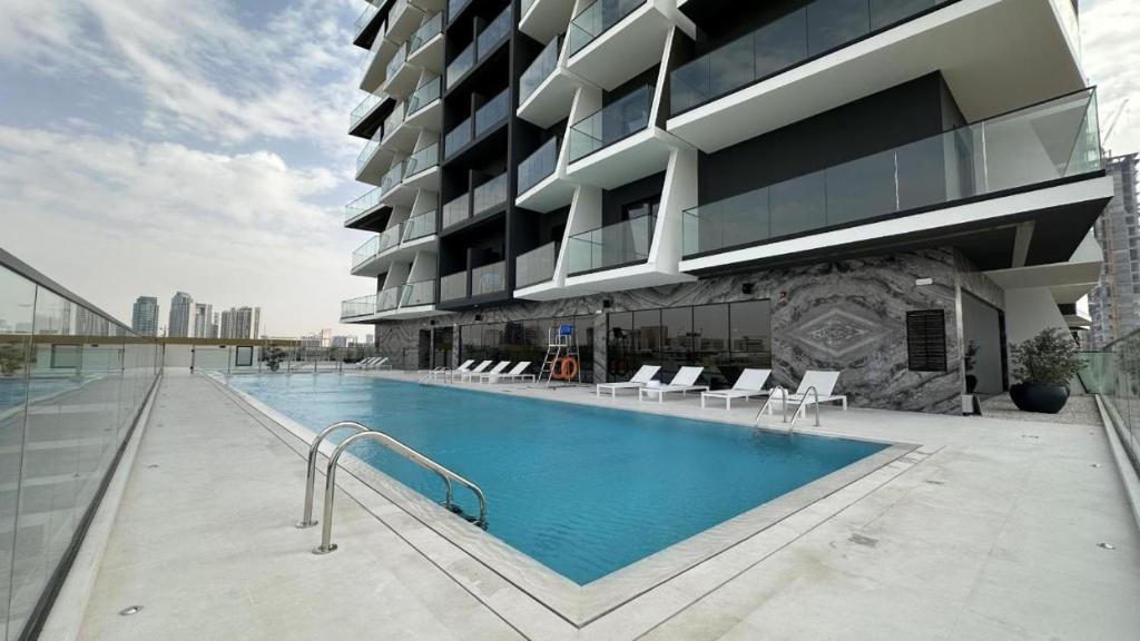 هتل نیس ۱ بی‌اچ‌کی در جی‌وی‌سی - ویدیو - بینگهاتتی هایت - Nice 1BHK in JVC - with view - Binghatti Height