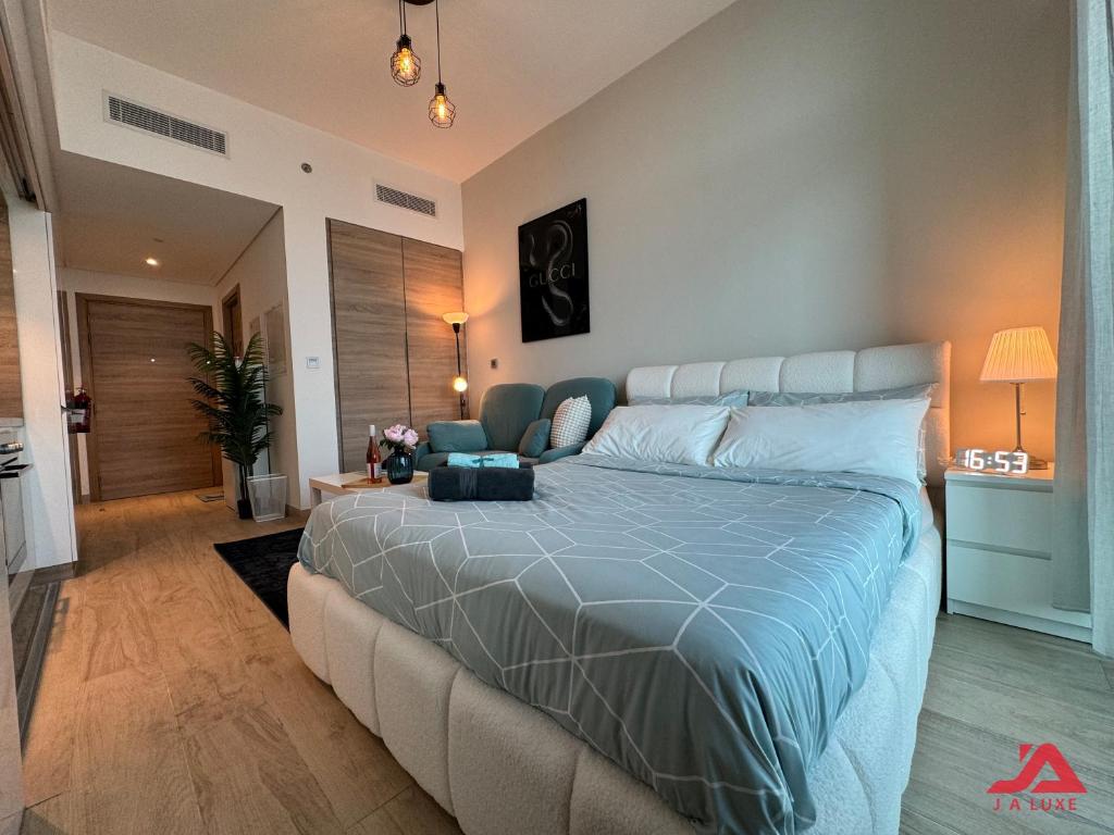 Warm Cozy Partial Sea View Studio in Dubai Marina