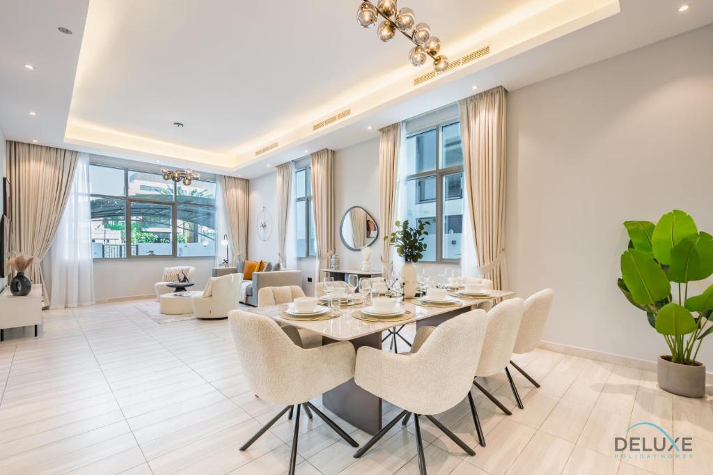 هتل لاکسوریس 8 بی آر ویلا ویت اسیstant روم ات جومیرا پارک بای دلاکس هالیدِی هومز - Luxurious 8BR Villa with Assistant Room at Jumeirah Park by Deluxe Holiday Homes