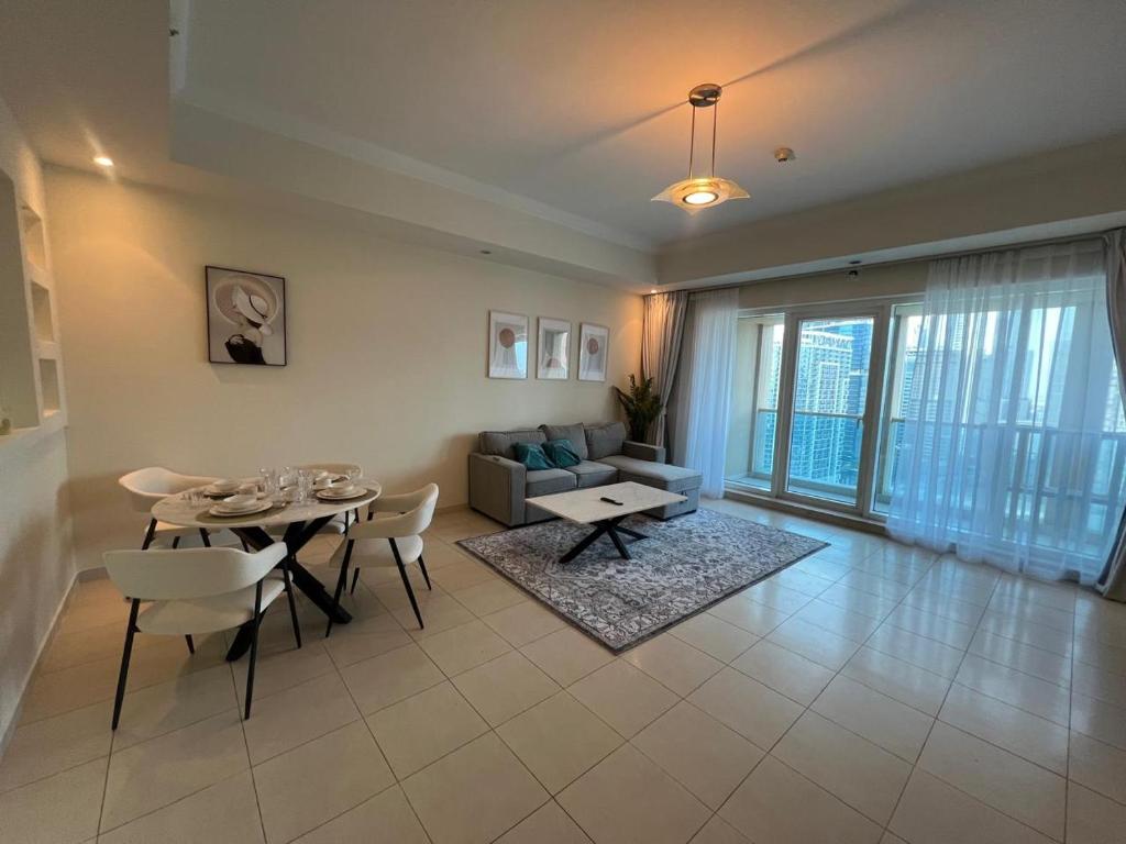 هتل یوگی - بیوتیفول برج خلیفه ویو این دز ۱ بی آر آپارتمنت - Yogi - Beautiful Burj Khalifa View in this 1BR Apartment