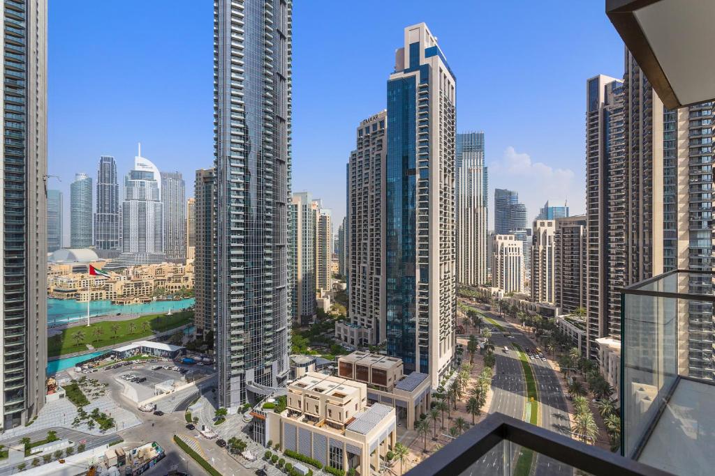 هتل آلیوینگ - الگان 1بی‌آر ویت برج خلیفه ویو، برج کرون، داون‌تاون - ALiving - Elegant 1BR with Burj Khalifa View, Burj Crown, Downtown