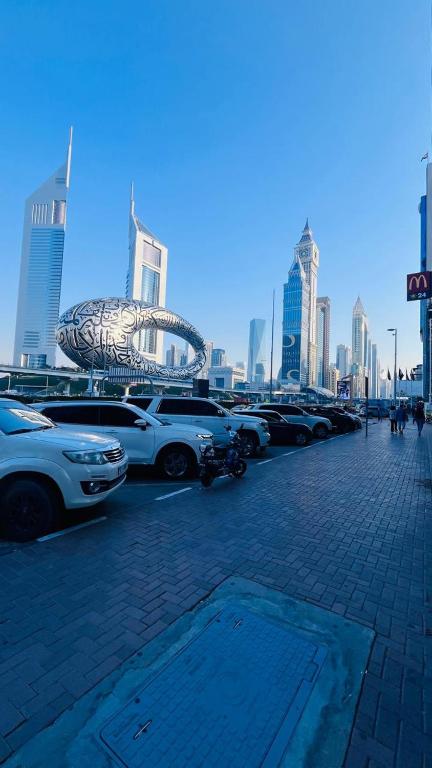 هتل دو سینگل بد فولی فرنیشد بد روم فرانت آف دبی موزیم - ترید سنتر - 2 Single Bed Fully Furnished Bed Room Front of Dubai Museum - Trade Center