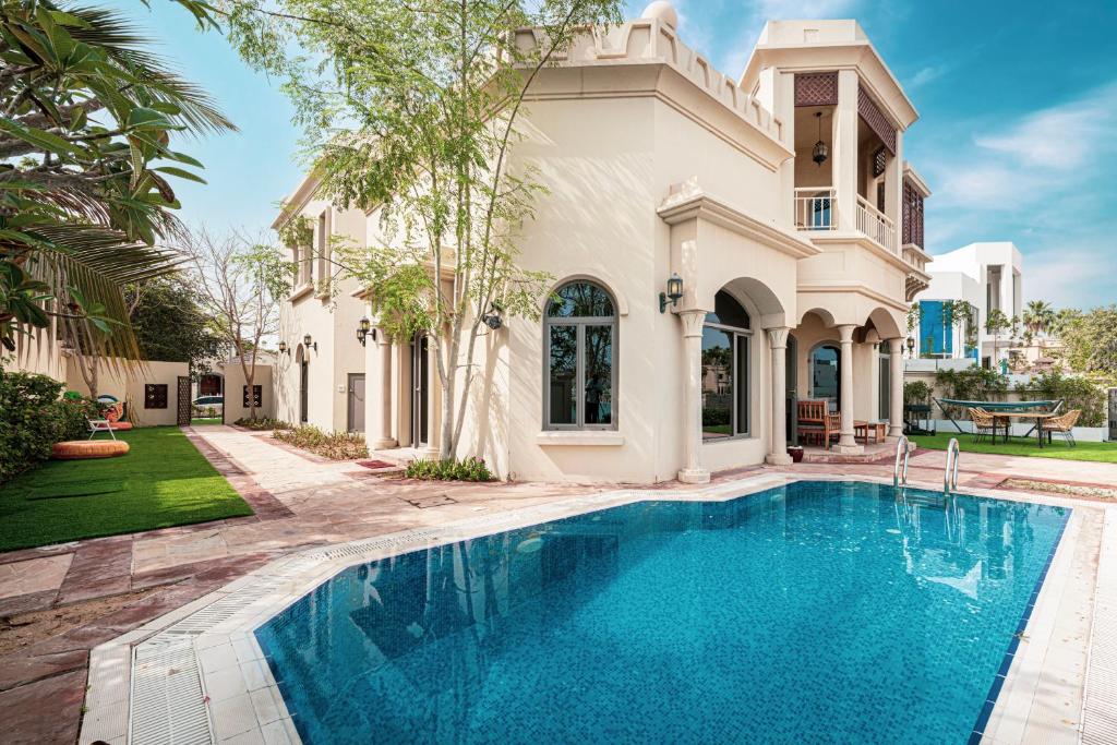 هتل فیرست کلاس ویلا پرایوت ریتریت در پارادیس FIRST CLASS VILLA Private Retreat in Paradise