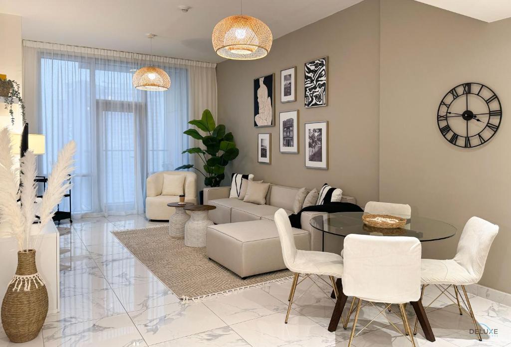 هتل گرند ۲ بی آر آپارتمان این نوا تاور، بیزنس بی بای دلاکس هالیدی هومز - Grand 2BR Apartment in Noura Tower, Business Bay by Deluxe Holiday Homes