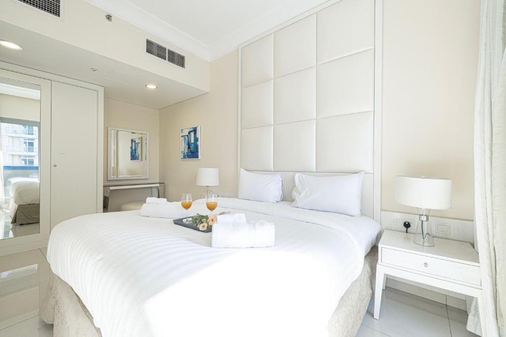 هتل ۲ مینوت واک تو دبی مال - ۳ بِد روم بُرج خلیفه ویو وید پُل اند اسپا - 2 Minute Walk to Dubai Mall - 3 Bedroom Burj Khalifa view with Pool and Spa
