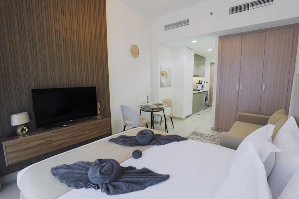 هتل ان وایتینگ استودیو این آزی زی ریوریرا، کلاز تو داون تاون - Inviting Studio in Azizi Riviera, close to Downtown